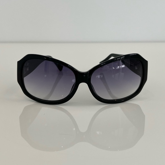 LOUIS VUITTON EMBELLISHED BLACK SUNGLASSES - Picture 4 of 17